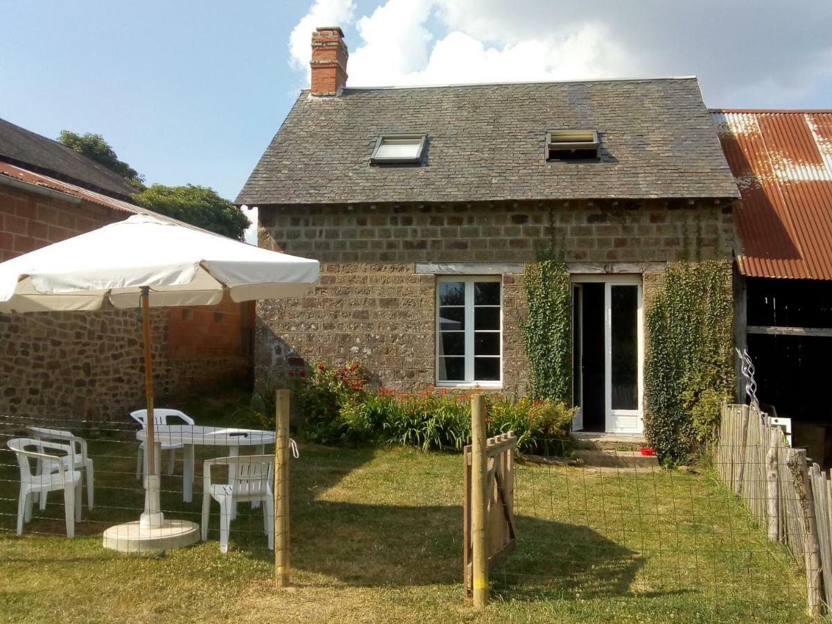Le Domaine Villa Saint-Symphorien-des-Monts Exterior foto
