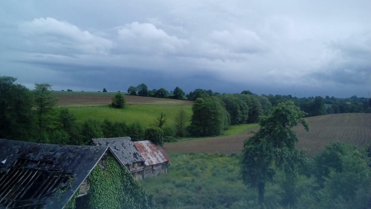Le Domaine Villa Saint-Symphorien-des-Monts Exterior foto