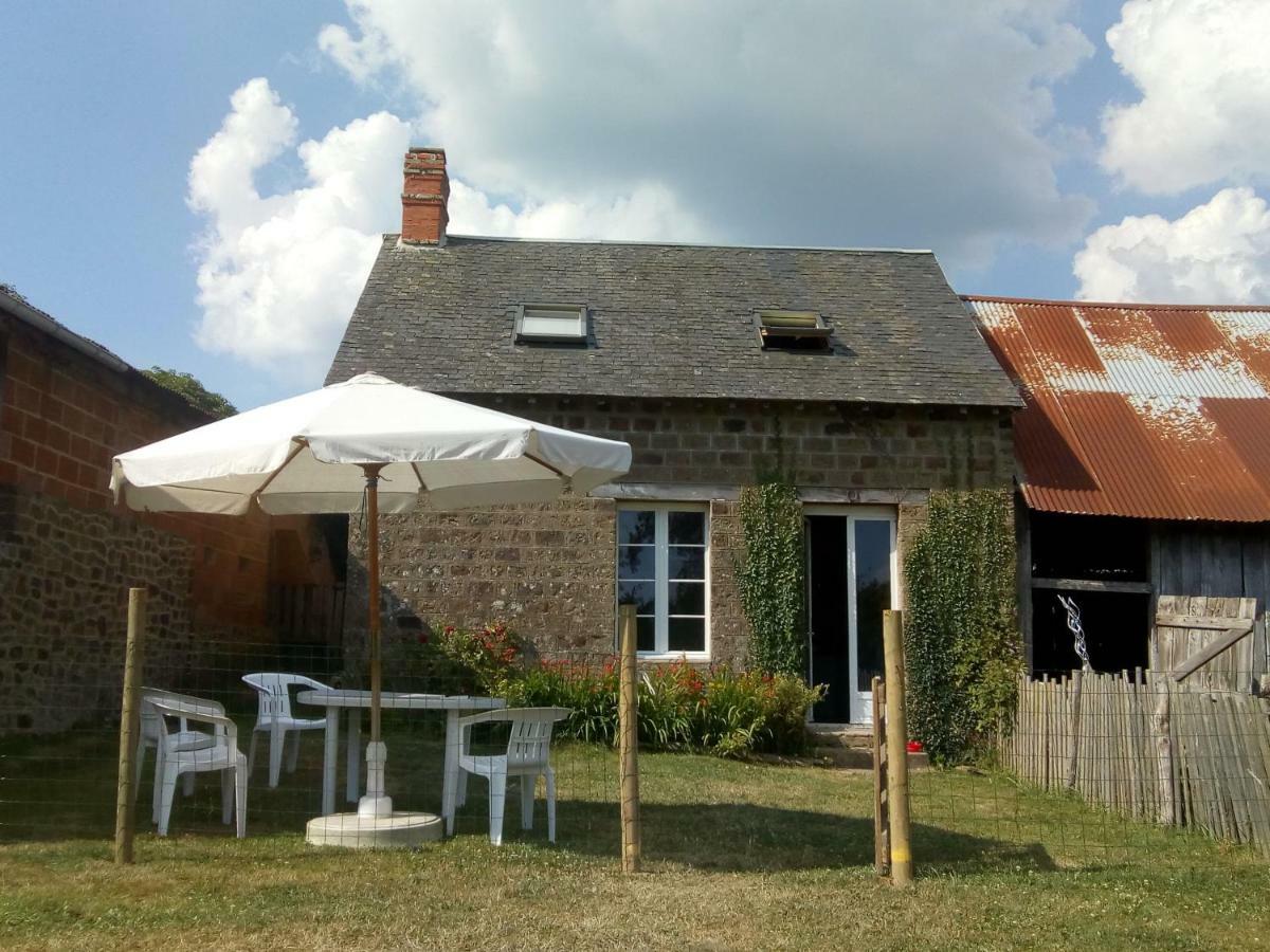 Le Domaine Villa Saint-Symphorien-des-Monts Exterior foto